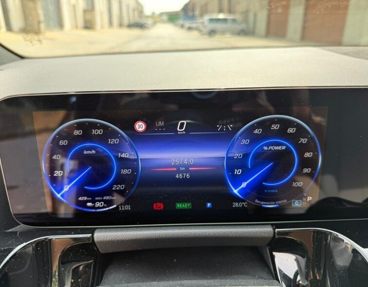 MERCEDES-BENZ EQA 250+